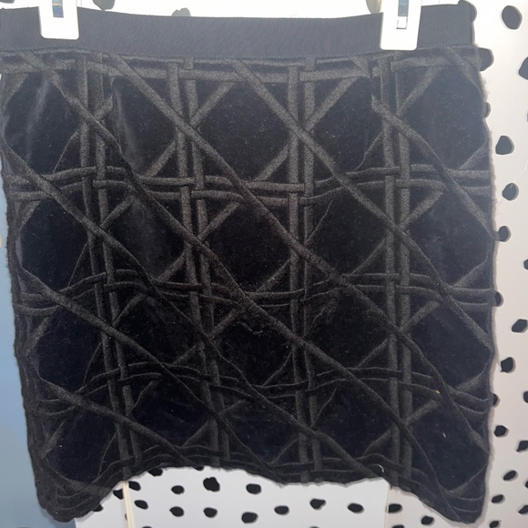 Black Velvet Patterned Vineyard Vines Skirt Size 8 - Picture 2 of 3